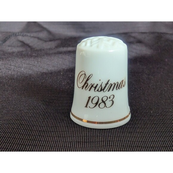 Four (4) Vintage Avon Christmas Holiday Porcelain Thimble 1981-1984 + 3 Souvenir - Picture 9 of 16